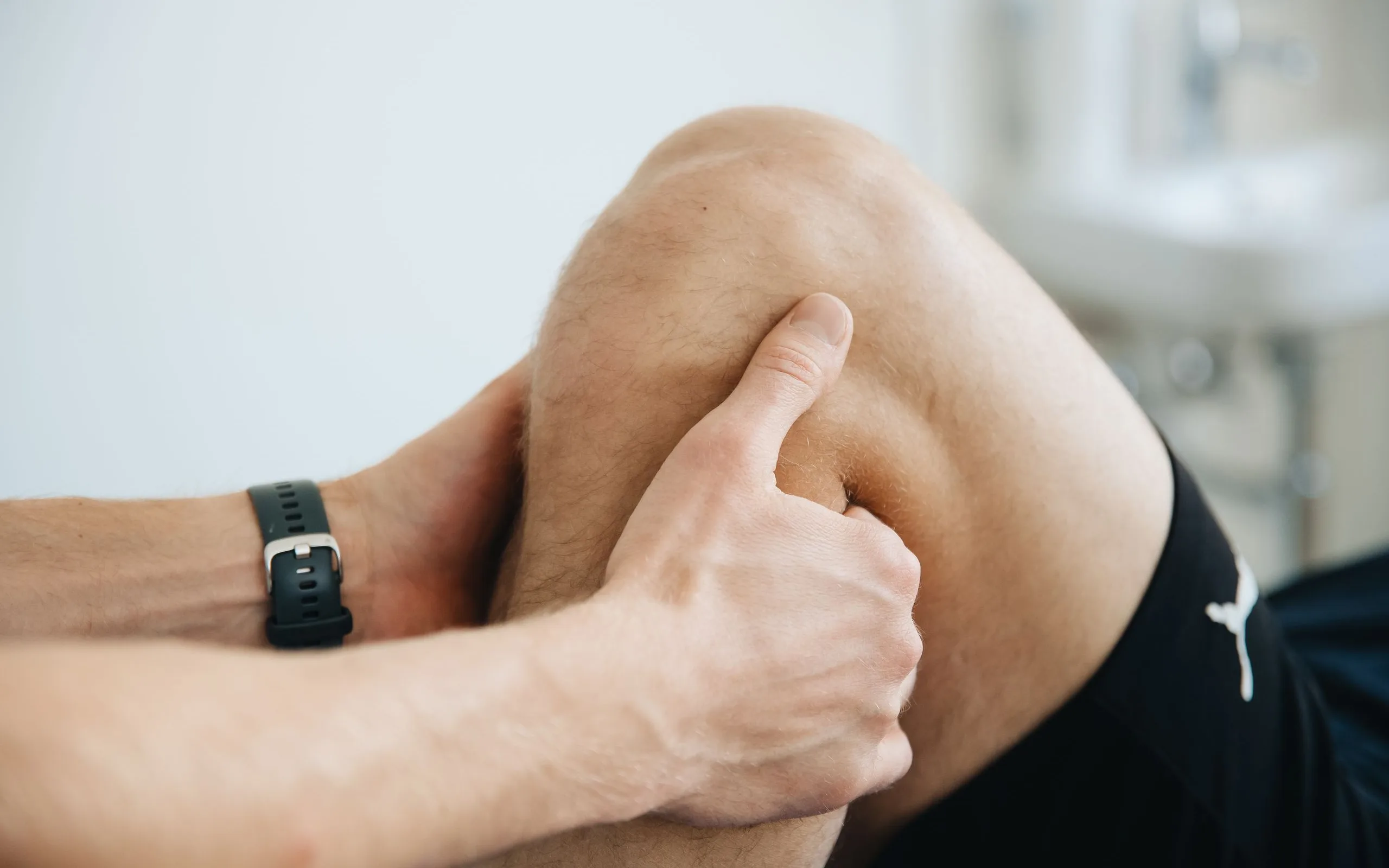 Douleur au genou : comprendre les causes principales
